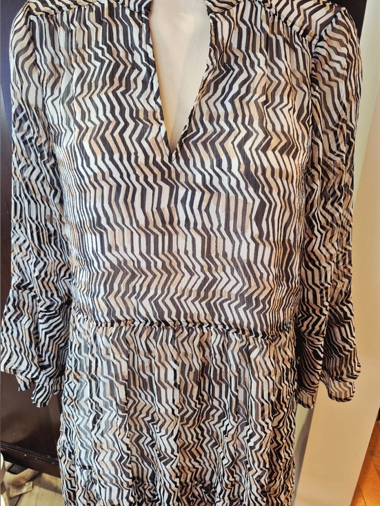Dresses & Skirts - Marxk Laurel Black & White Zigzag V-Neck Long Sleeve Dress Size 36 Euro